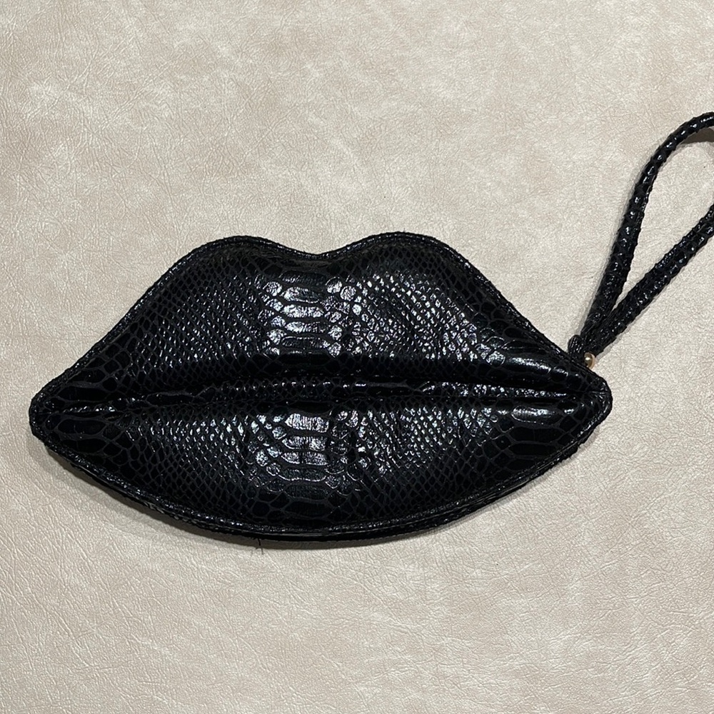 Black faux “snakeskin” lips wristlet